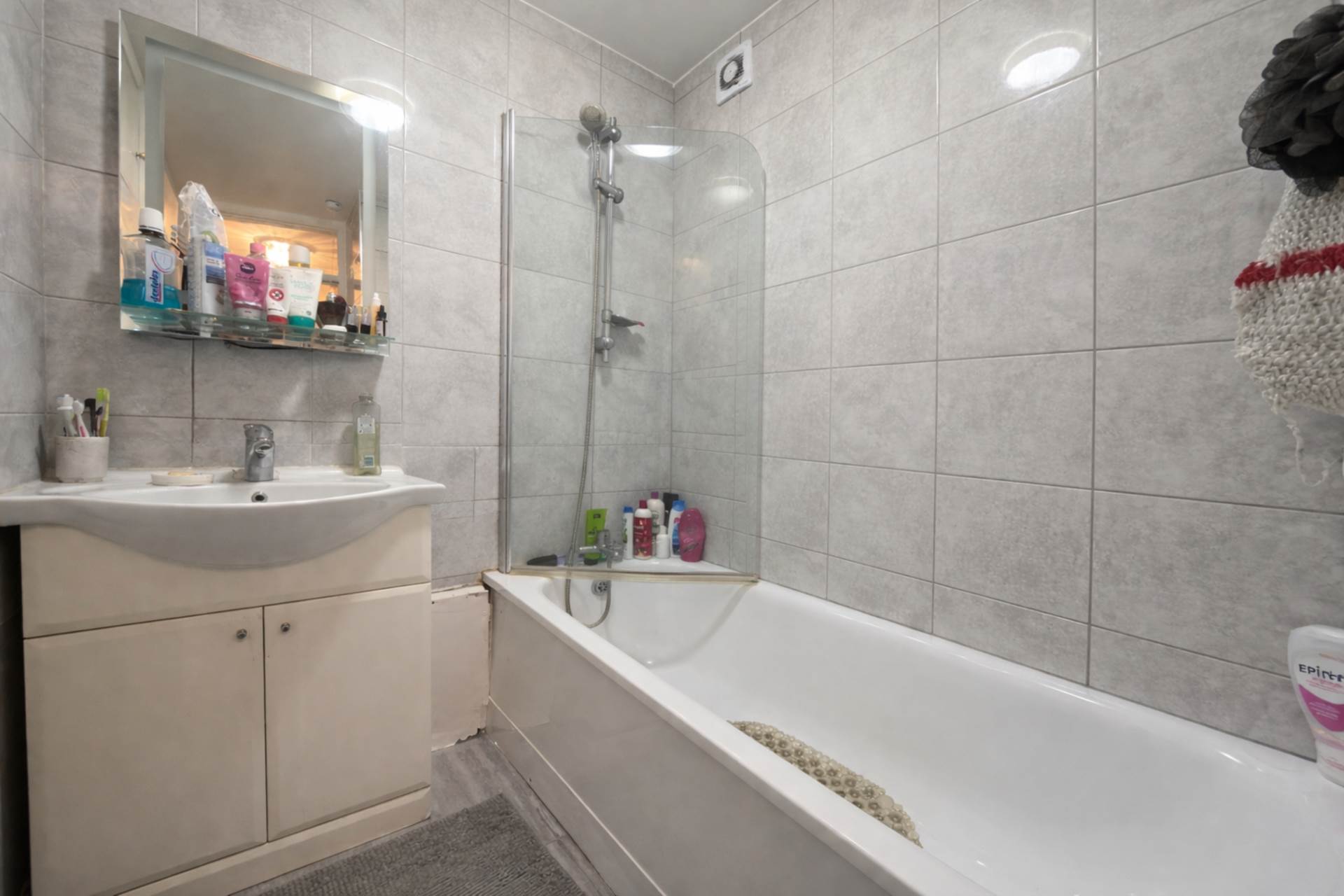 Rufford Tower Lexden Road, London, Image 6