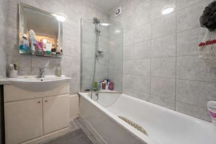 Rufford Tower Lexden Road, London, Image 6