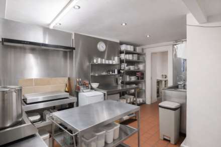 Mixed-Use Freehold Property – 135 King's Cross Road, WC1X 9BJ, Image 5