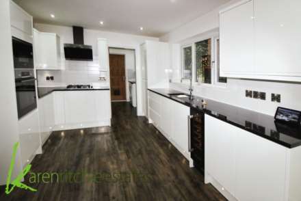 Waterslea Drive, Heaton BL1 5FJ, Image 8