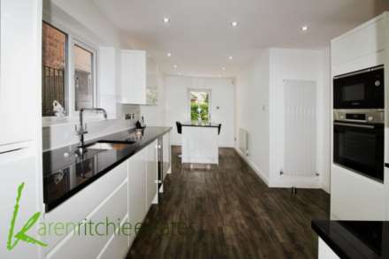 Waterslea Drive, Heaton BL1 5FJ, Image 9