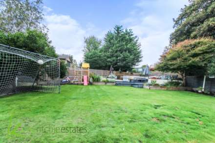 Oakwood Drive, Heaton, Image 24