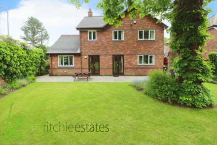 Ravenswood, Heaton, Bolton BL1, Image 2