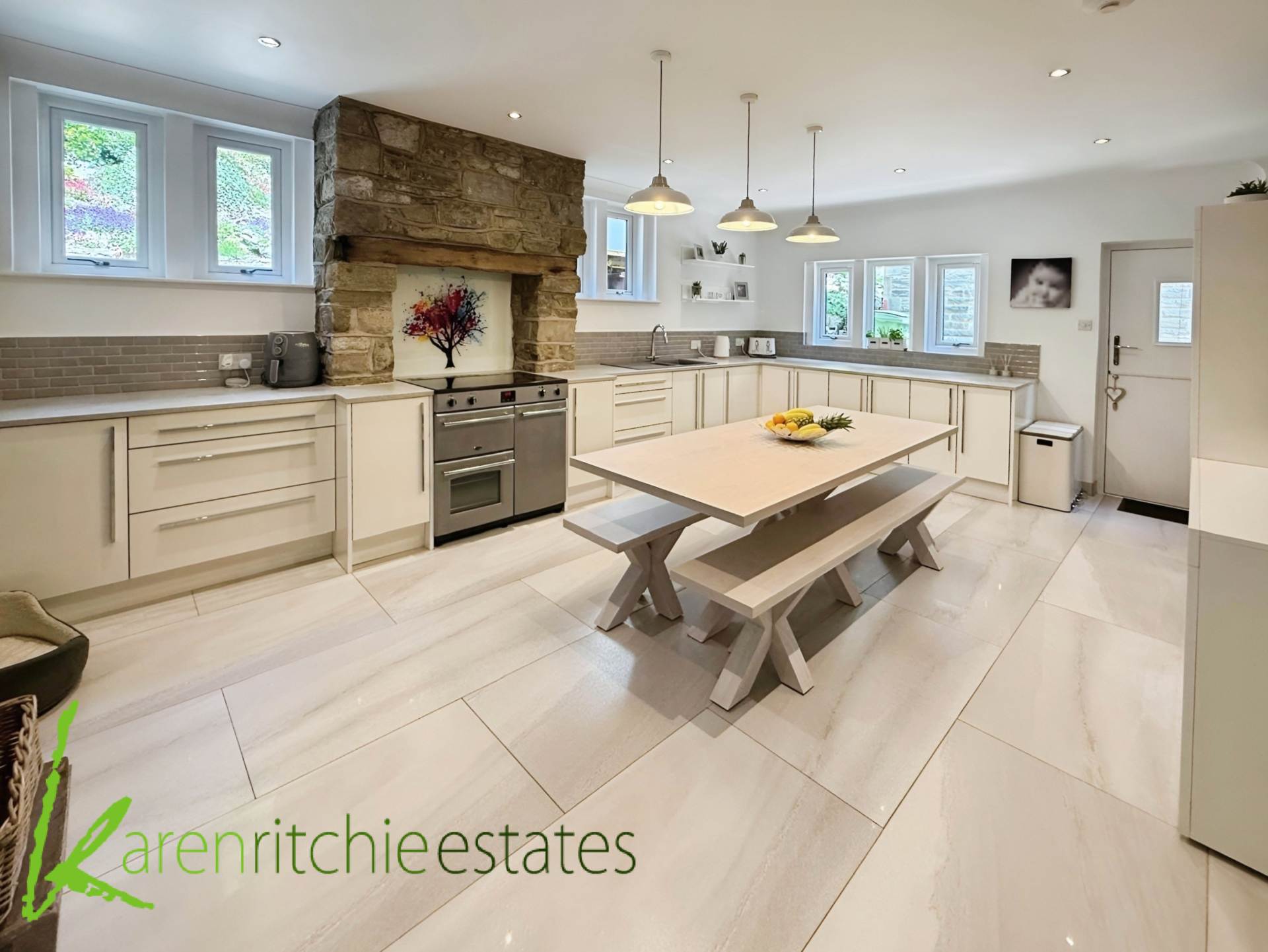 The Barn, Hollinhurst Drive, Image 3