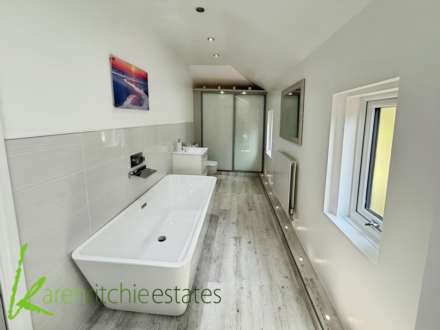 The Barn, Hollinhurst Drive, Image 13