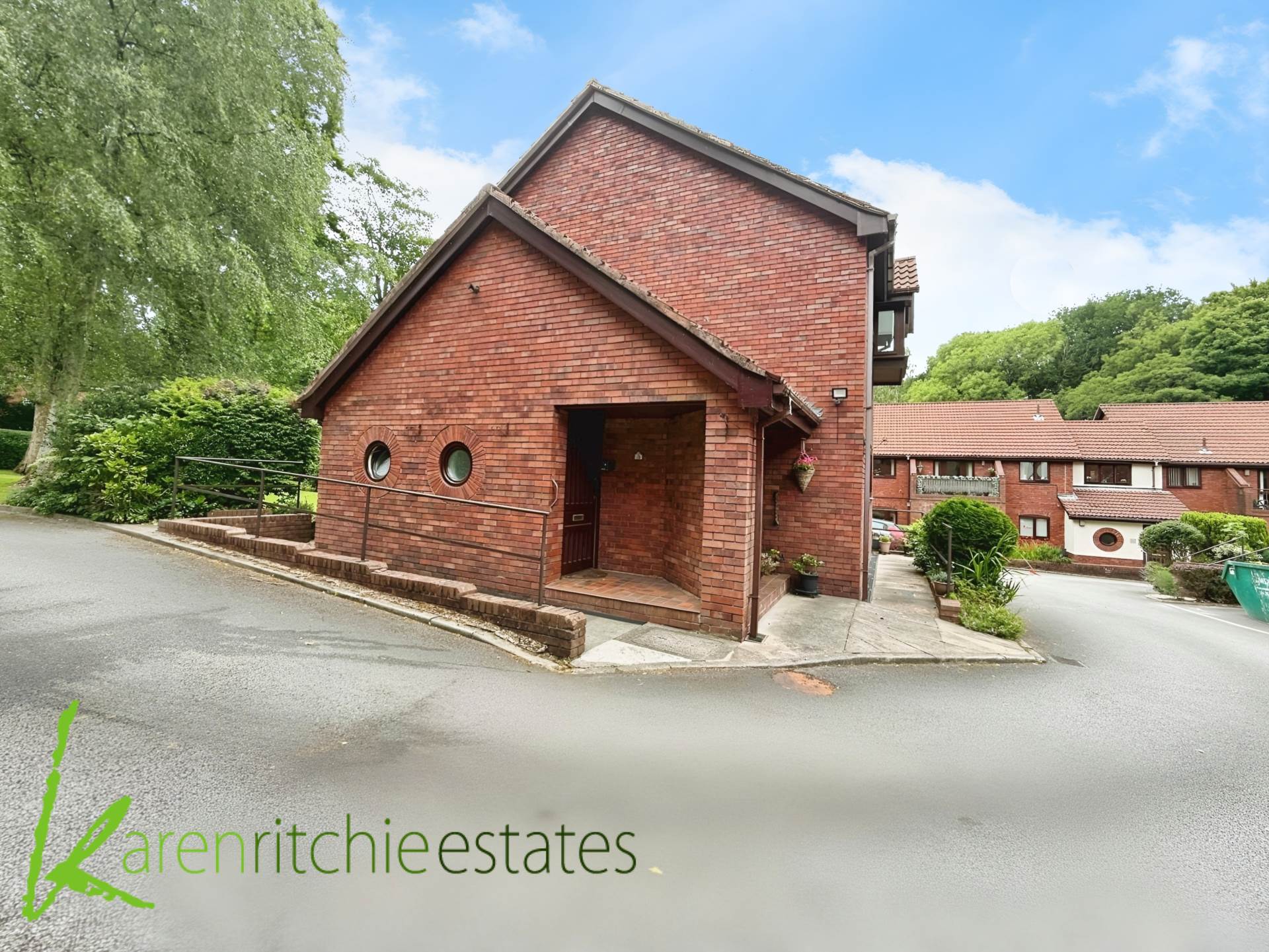 Greenmount Court, Heaton, Image 10