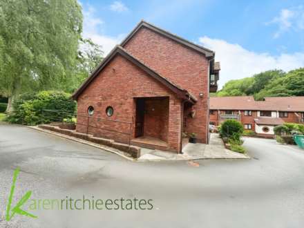 Greenmount Court, Heaton, Image 10