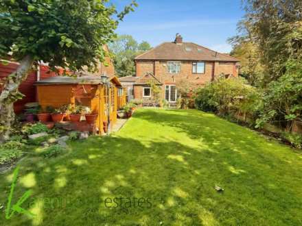Tudor Avenue, Heaton