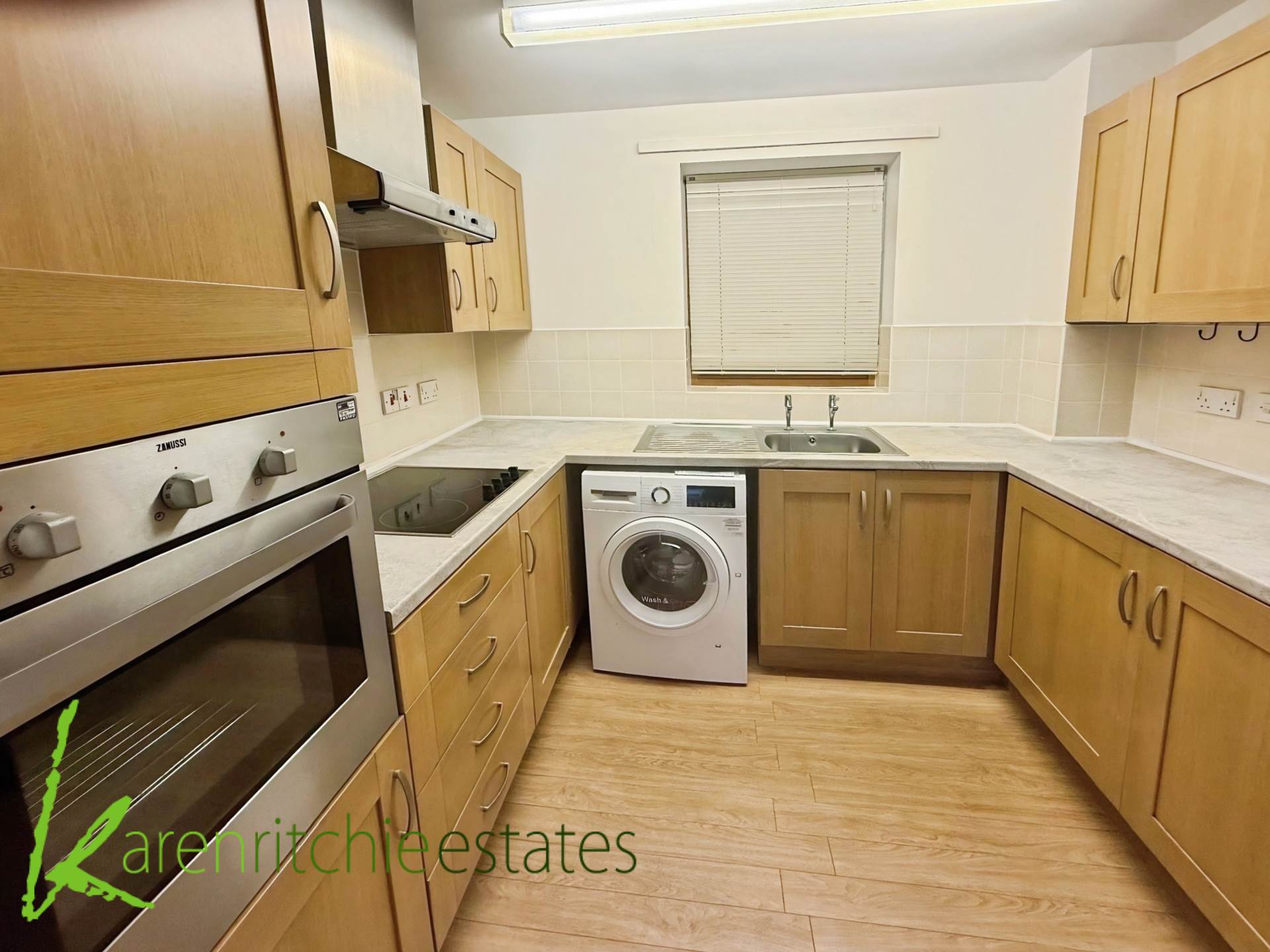 Manor Gardens, Harwood, Image 11