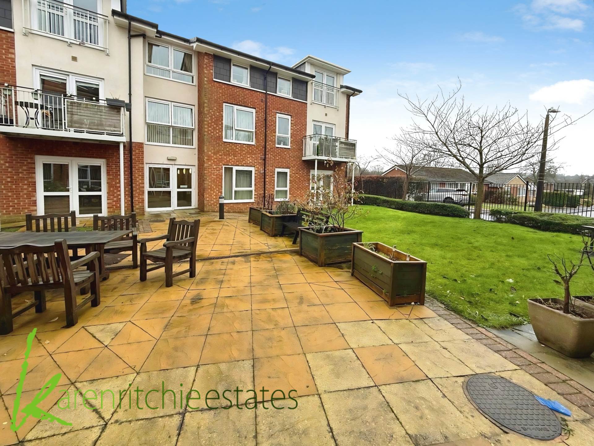 Manor Gardens, Harwood, Image 2