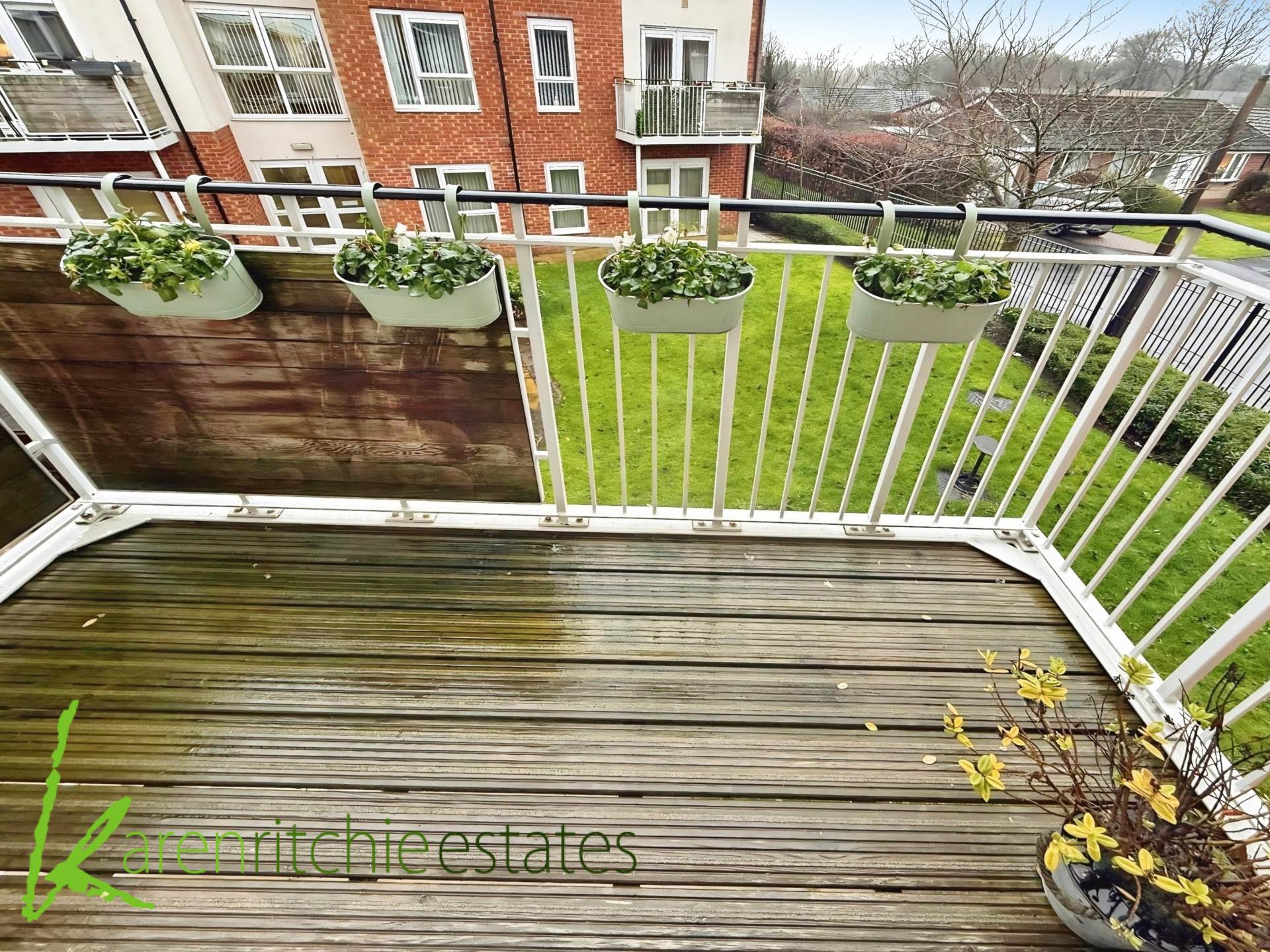 Manor Gardens, Harwood, Image 3