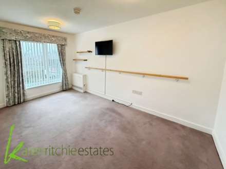 Manor Gardens, Harwood, Image 12