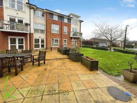 Manor Gardens, Harwood, Image 2