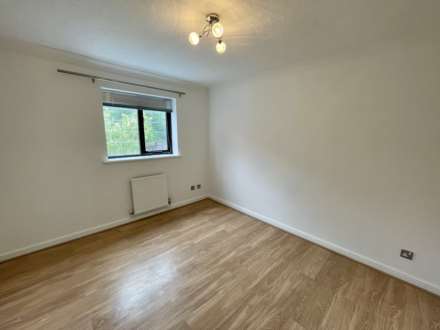 Longhedge, Caldecotte, Image 11