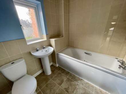 Fieldfare Close, Corby, Image 10