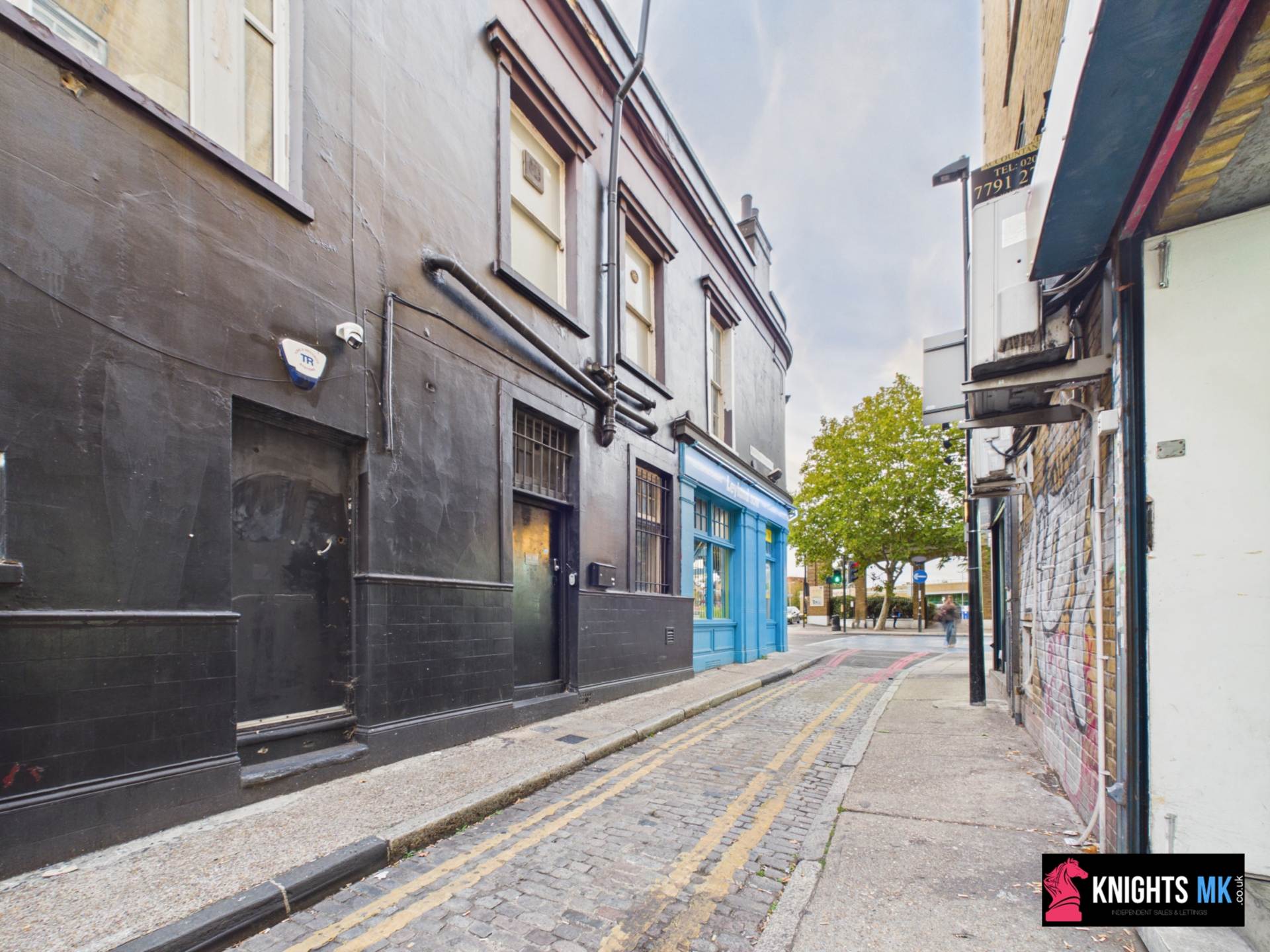 Hayfield Passage, London, Image 2