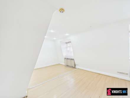 Hayfield Passage, London, Image 7