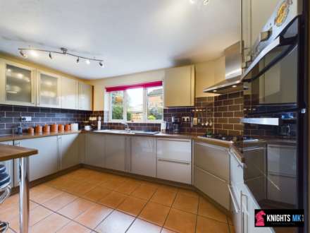 Heybridge Crescent, Caldecotte, Image 14