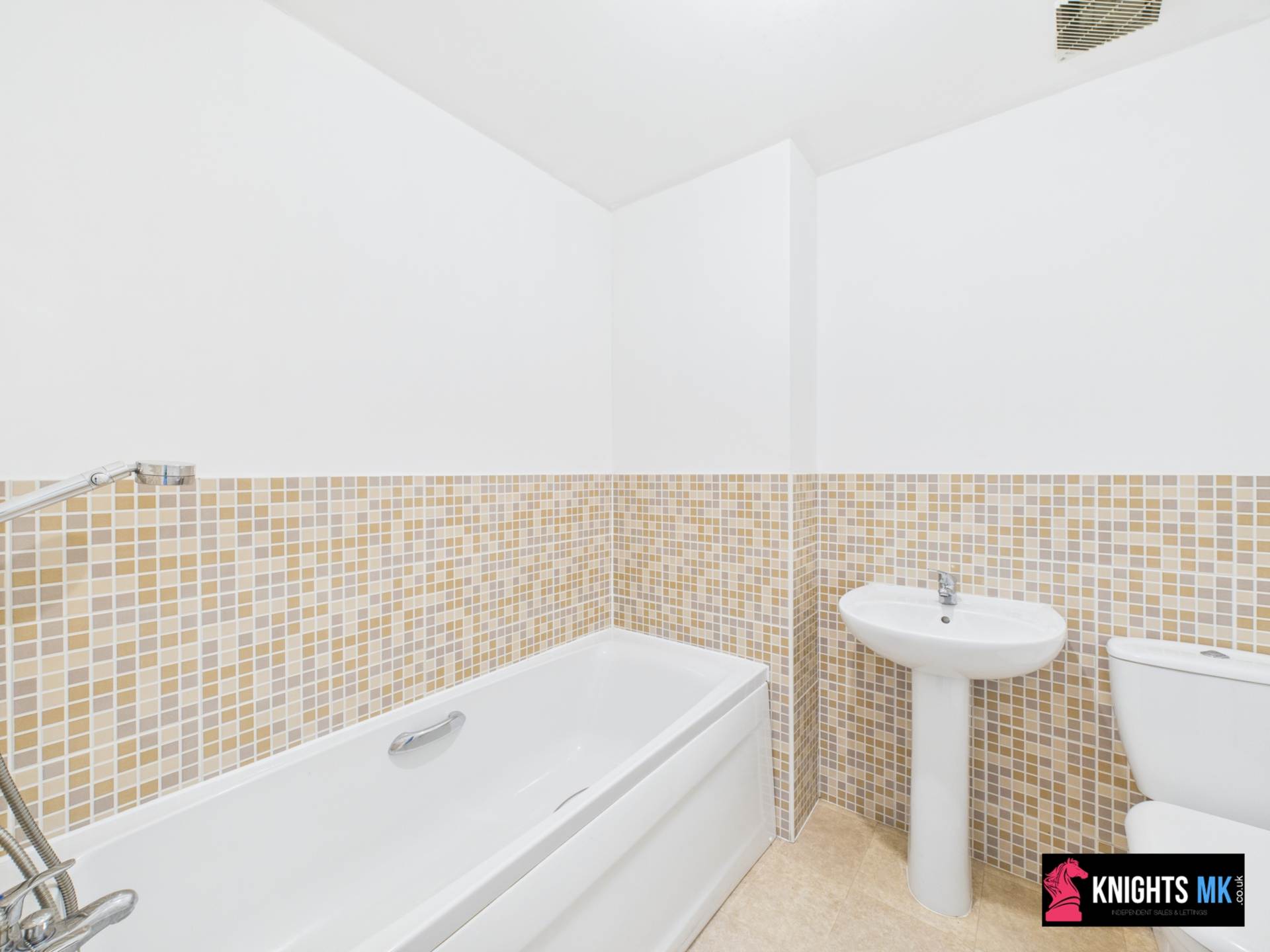 Fieldfare Close, Corby, Image 13