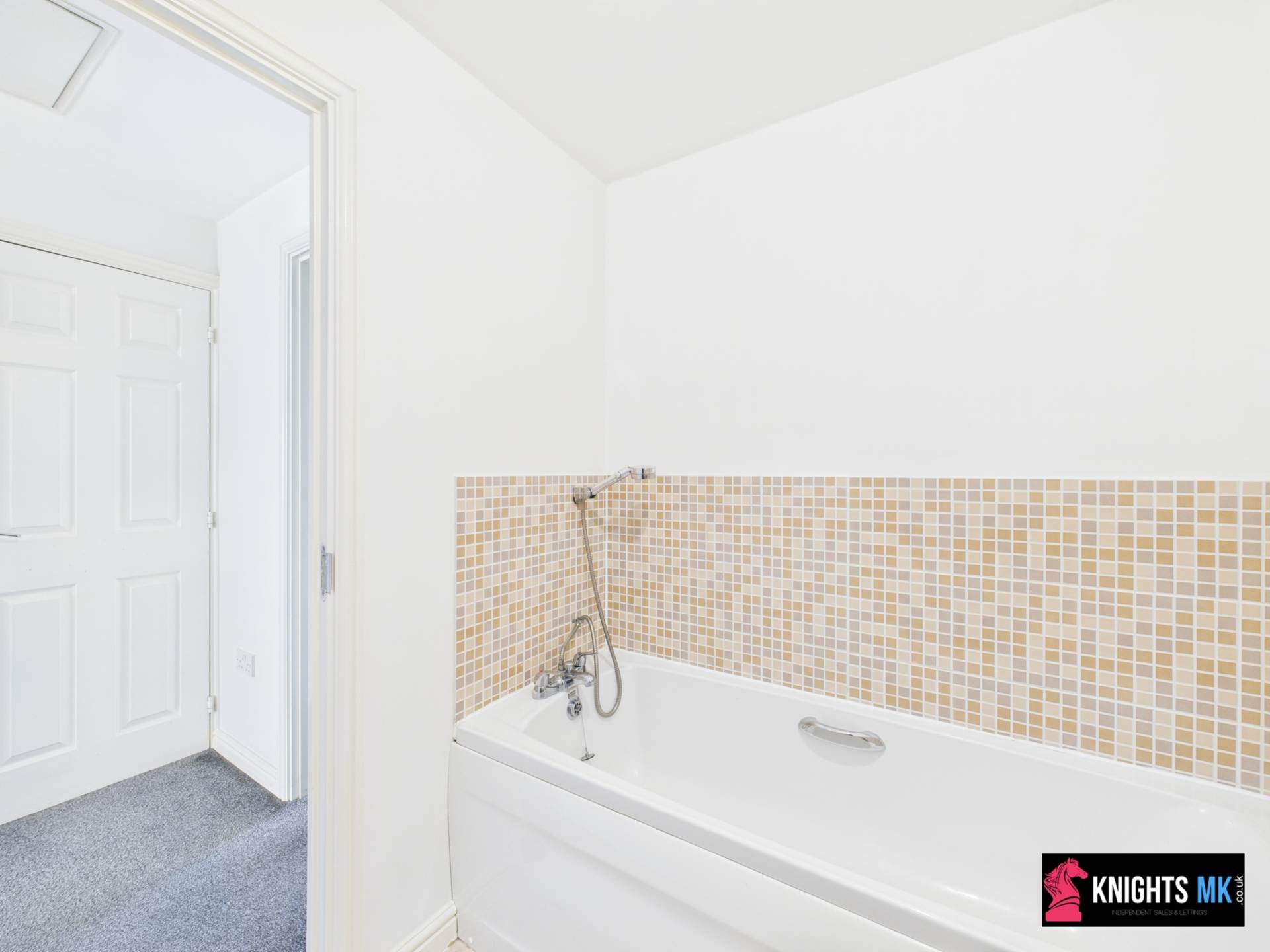 Fieldfare Close, Corby, Image 15