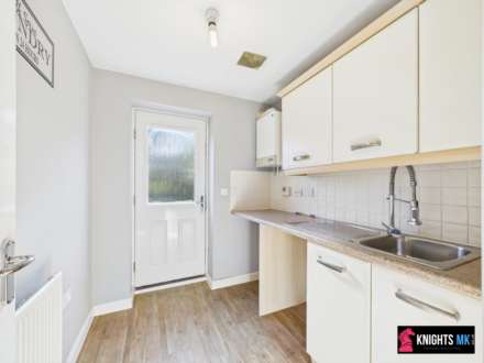 Fieldfare Close, Corby, Image 5
