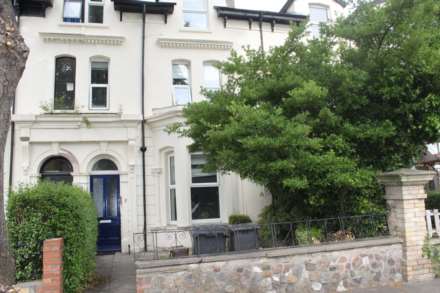 1 Bedroom Flat, Eastgrove, Roath, Cardiff, CF24 3AE