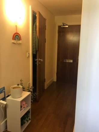 2 Bedroom Flat at Sirius House, Falcon Drive, CF10 4RB, Image 3