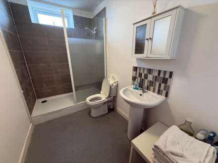 4 Bedroom Flat at Miskin Street, Cathays, Cardiff, CF24 4AP, Image 12