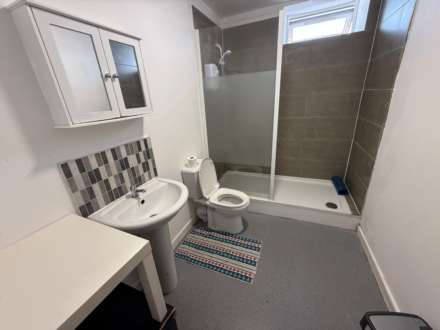 4 Bedroom Flat at Miskin Street, Cathays, Cardiff, CF24 4AP, Image 13