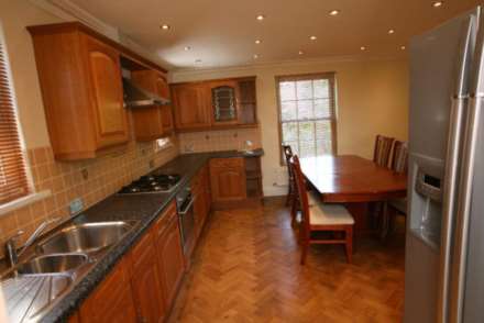 Property For Rent Queen Anne Square, Cathays, Cardiff
