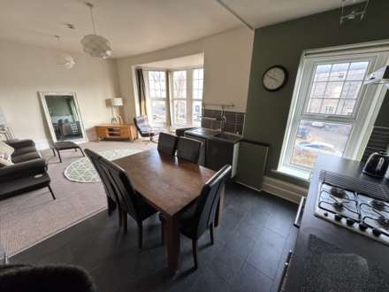 1 Bedroom Flat, Hickman Road, Penarth, CF64 2AJ