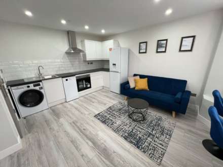 2 Bedroom Flat, Albany Road, Roath, Cardiff, CF24 3NW