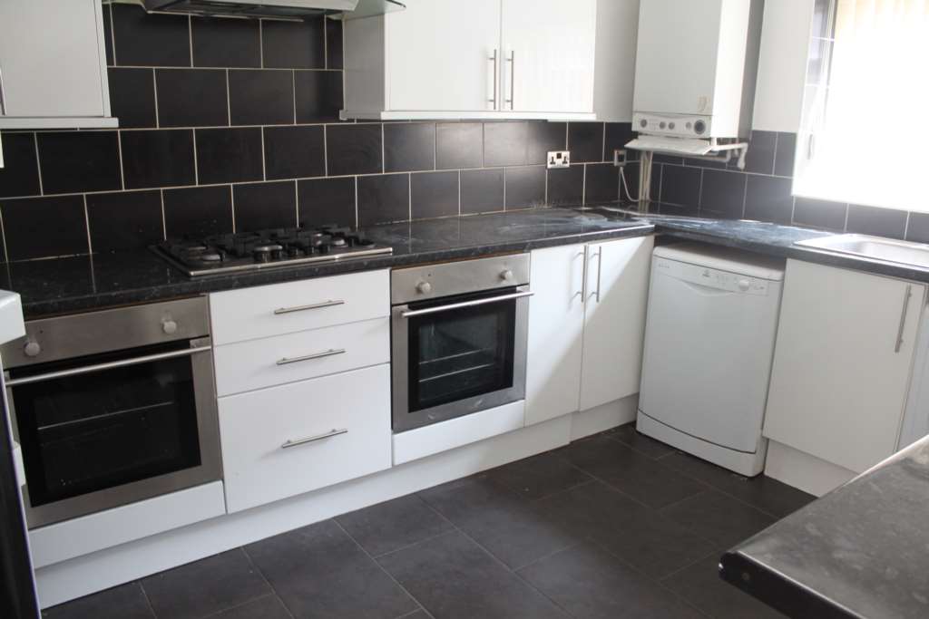 6 Bedroom House at Alfred Street, Roath, Cardiff, CF24 4TZ, Image 2