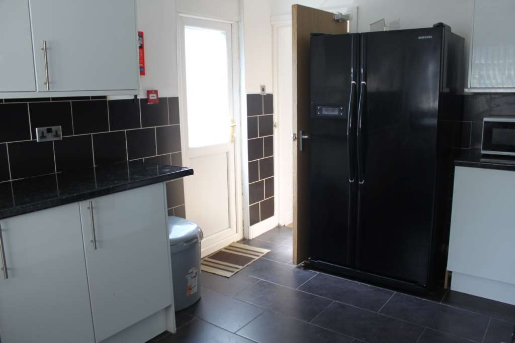 6 Bedroom House at Alfred Street, Roath, Cardiff, CF24 4TZ, Image 3