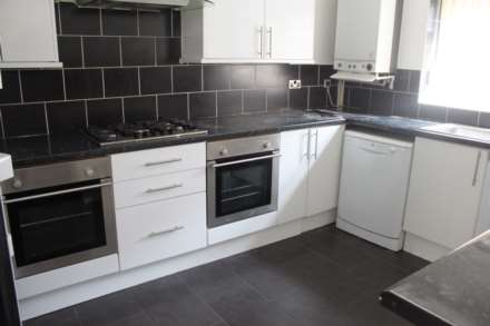 6 Bedroom House at Alfred Street, Roath, Cardiff, CF24 4TZ, Image 2