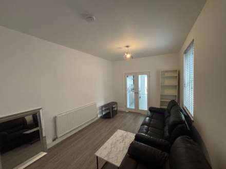 5 bedroom House at Brithdir Street, Cathays, CF24 4LE