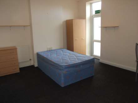 3 Bedroom Flat, Mackintosh Place, Roath, Cardiff, CF24 4RQ