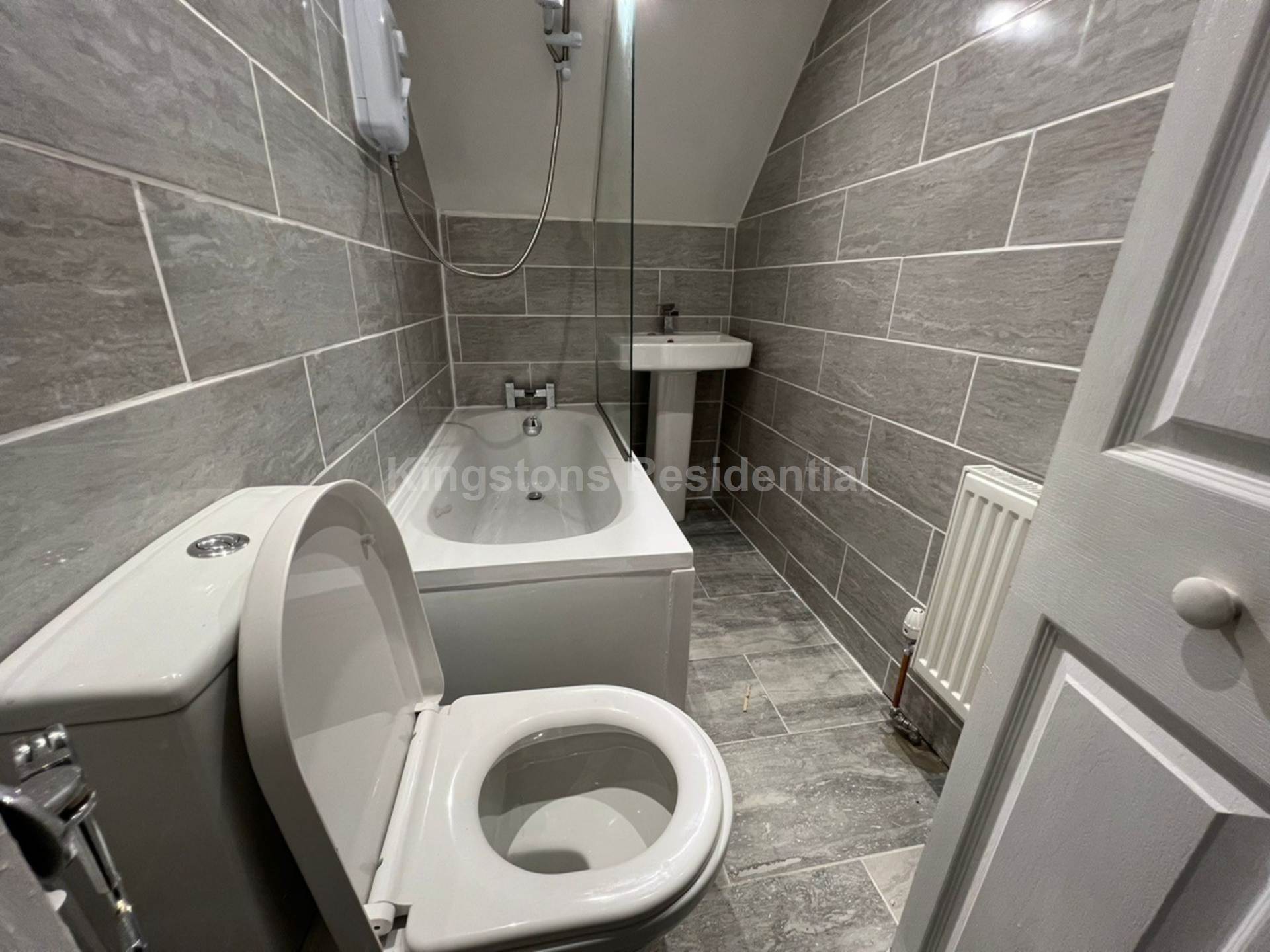 Modern 7 bedroom property in Angus Street, Image 13