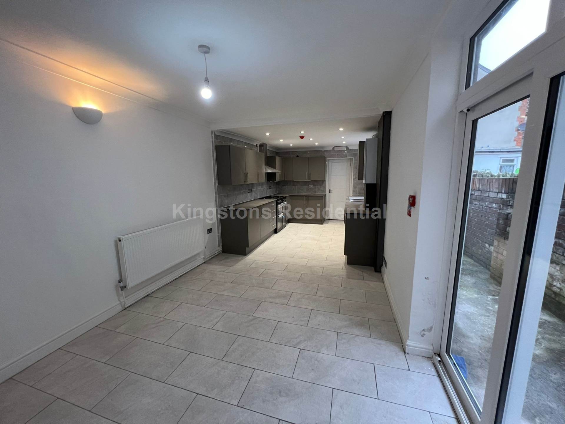 Modern 7 bedroom property in Angus Street, Image 3