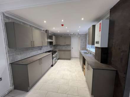 Modern 7 bedroom property in Angus Street, Image 1