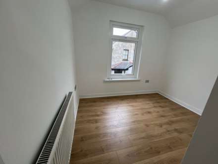Modern 7 bedroom property in Angus Street, Image 10