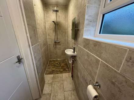 Modern 7 bedroom property in Angus Street, Image 15