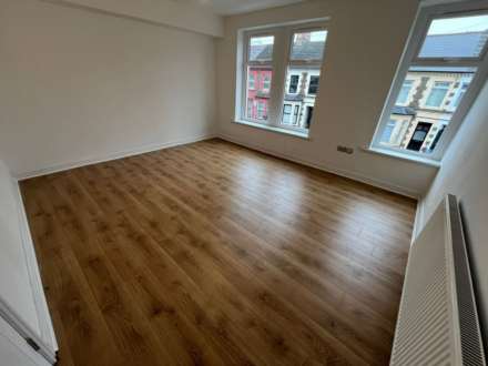 Modern 7 bedroom property in Angus Street, Image 6