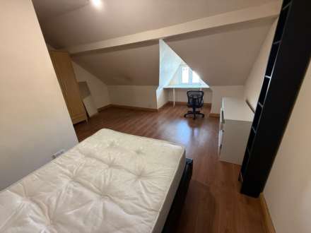 4 Bedroom Flat at Albany Road, Roath, Cardiff, CF24 3RP, Image 10