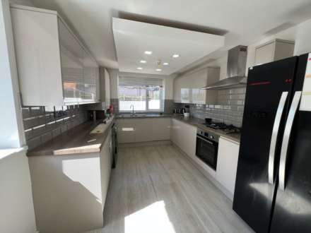 6 Bedroom Terrace, Mackintosh Place, Cathays, Cardiff, CF24 4RJ