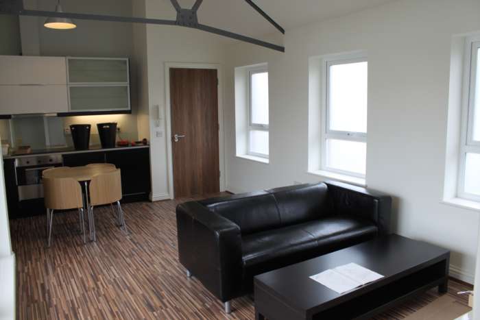Apartment at the Rear of Rhymney St, Flat 3, Image 1