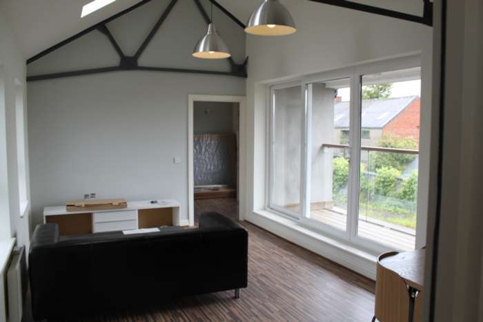 Apartment at the Rear of Rhymney St, Flat 3, Image 2