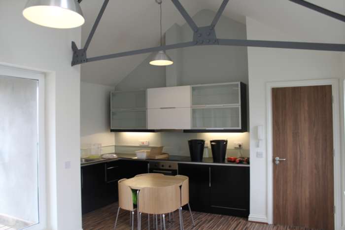 Apartment at the Rear of Rhymney St, Flat 3, Image 6