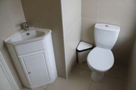 Apartment at the Rear of Rhymney St, Flat 3, Image 10