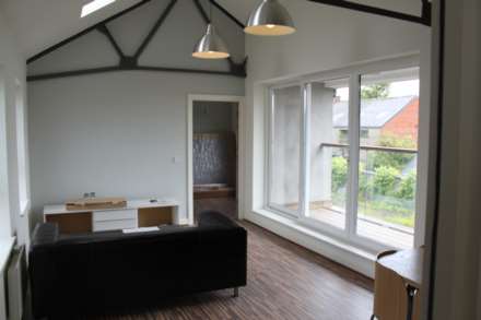 Apartment at the Rear of Rhymney St, Flat 3, Image 2